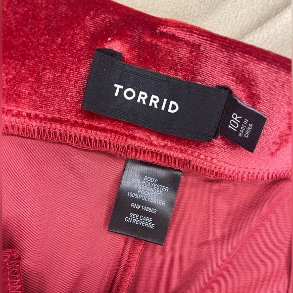 Torrid Relaxed Taper Velvet High-Rise Pant - Picture 4 of 6